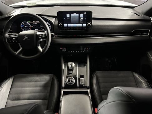Used 2023 Mitsubishi Outlander SE Black Edition image 17