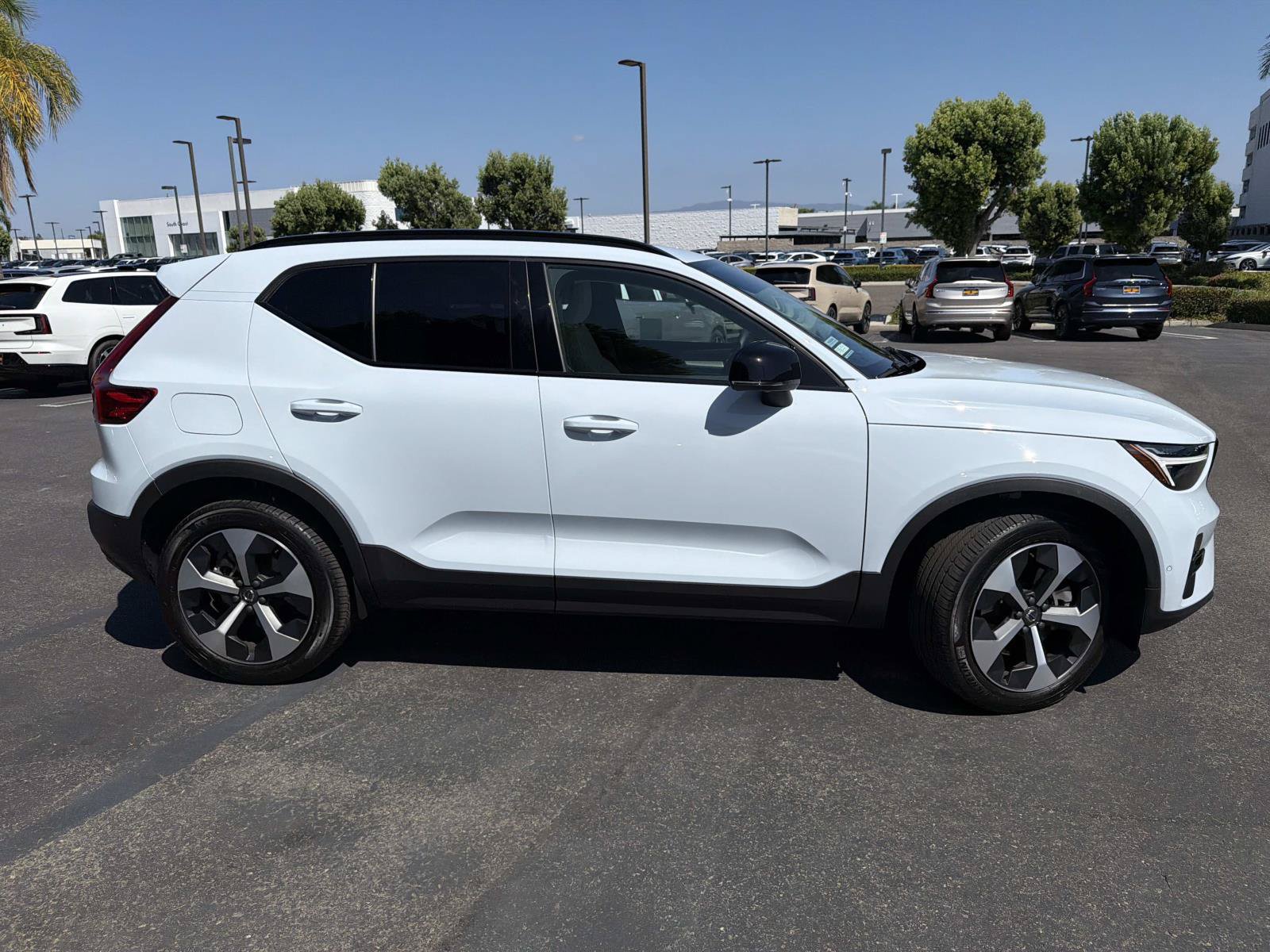 Used 2026 Volvo XC40 B5 Plus w/ Protection Package Premier AWD/4WD image 4