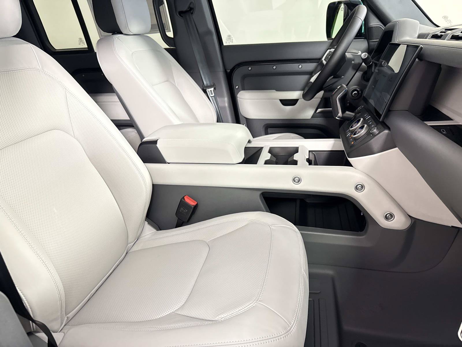 New 2026 Land Rover Defender 110 X-Dynamic SE AWD/4WD image 10
