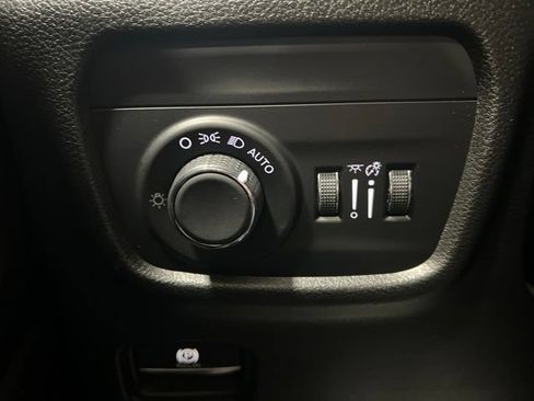 Used 2023 Jeep Grand Cherokee Laredo w/ Luxury Tech Group I AWD/4WD image 30