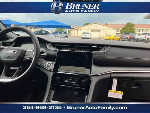 New 2024 Jeep Grand Cherokee Laredo X w/ Luxury Tech Group I image 20