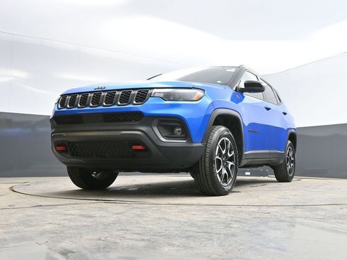 Used 2025 Jeep Compass Trailhawk image 33