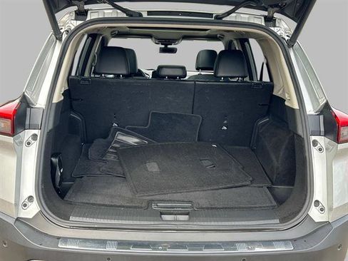 Used 2022 Nissan Rogue SL w/ SL Premium Package image 12