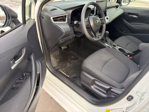 Used 2020 Toyota Corolla LE image 18