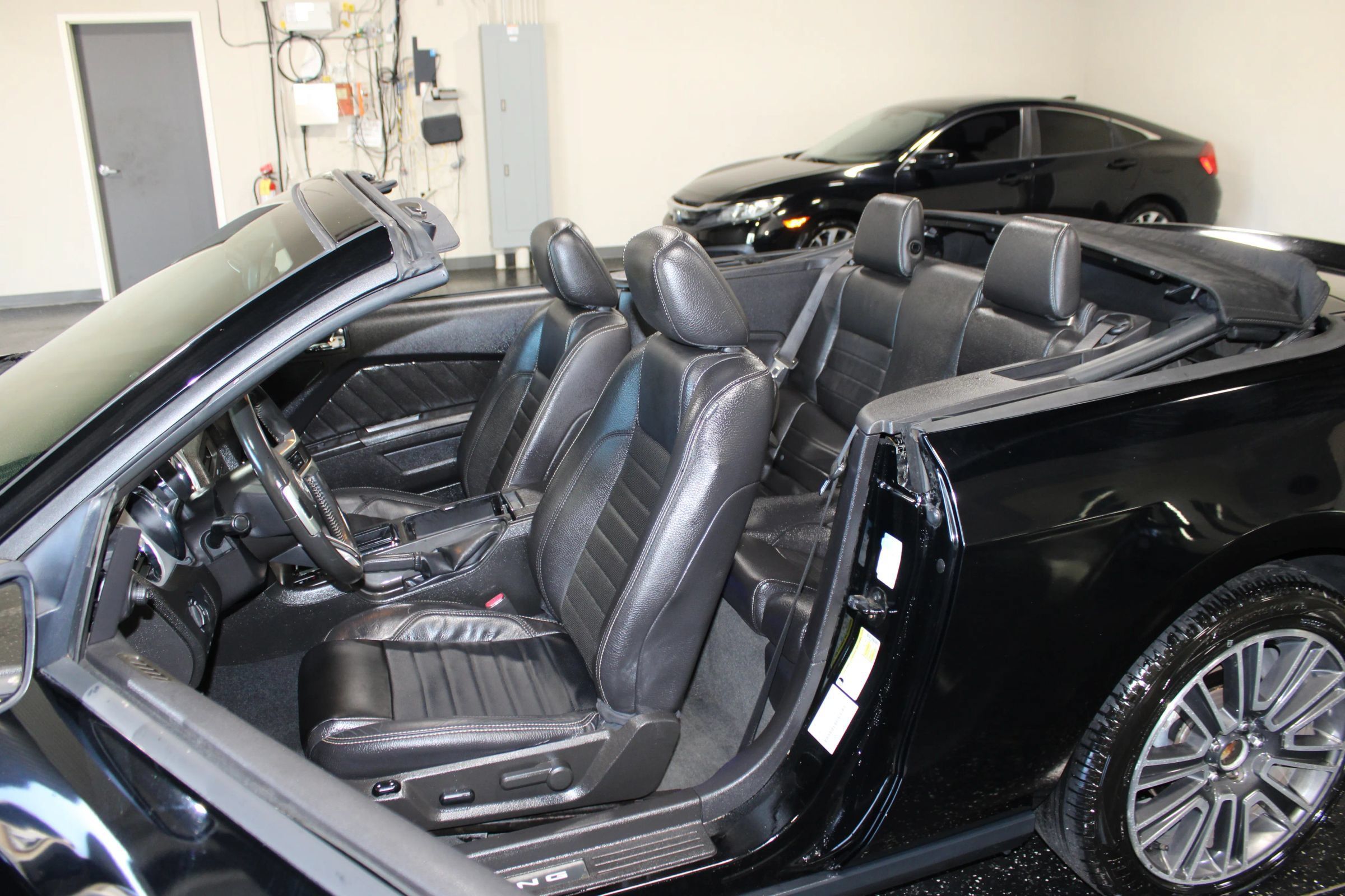 Used 2011 Ford Mustang GT Premium w/ Comfort Pkg RWD image 37