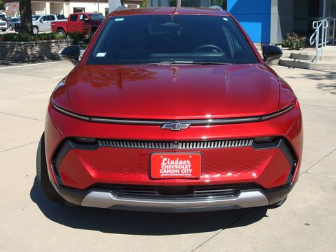 Used 2024 Chevrolet Equinox EV LT w/ LPO, Blackout Package AWD/4WD image 2