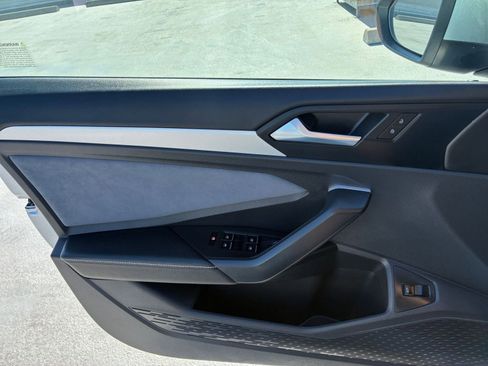 Used 2025 Volkswagen Jetta SE image 20