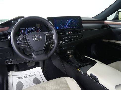 Used 2025 Lexus ES 300h w/ Premium Package image 17