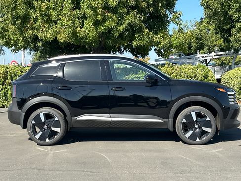 New 2026 Nissan Kicks SR image 3