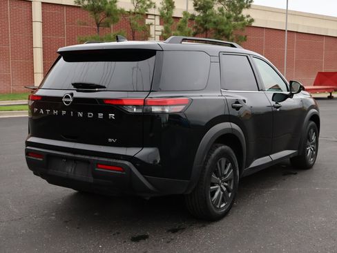 Used 2024 Nissan Pathfinder SV FWD image 31