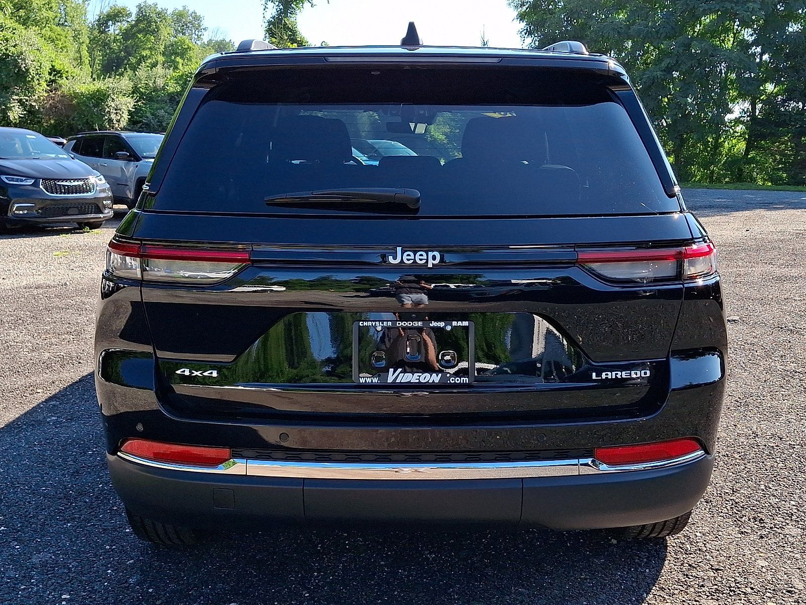 Certified 2025 Jeep Grand Cherokee Laredo w/ Luxury Tech Group I AWD/4WD image 5