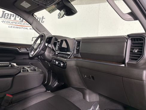 Used 2024 GMC Sierra 1500 SLE w/ Preferred Package image 29