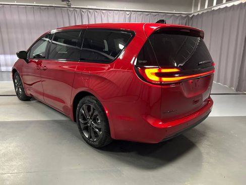 New 2026 Chrysler Pacifica Select image 5