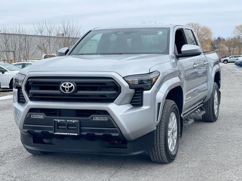 Used 2025 Toyota Tacoma SR5 AWD/4WD image 2