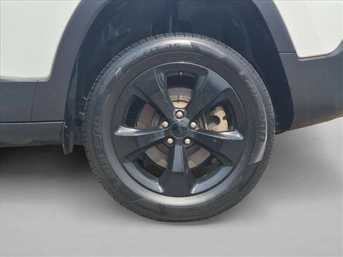 Used 2017 Jeep Cherokee High Altitude AWD/4WD image 30