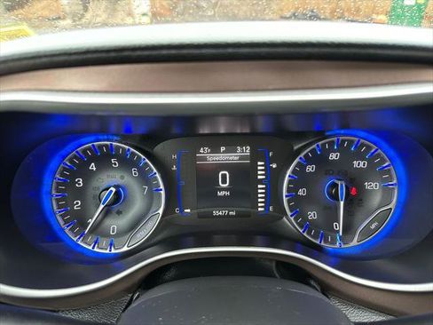 Certified 2022 Chrysler Voyager LX image 33