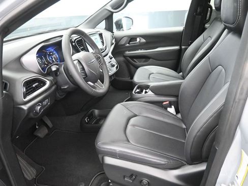 New 2026 Chrysler Voyager LX image 10