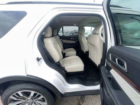 Used 2019 Ford Explorer Platinum AWD/4WD image 18