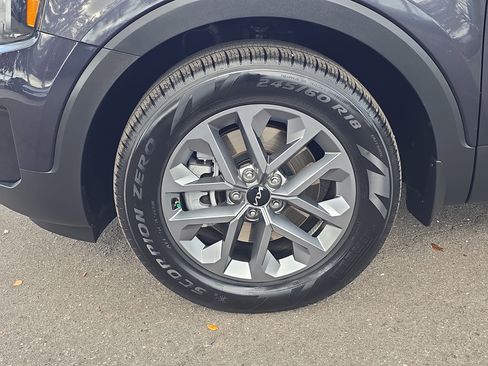 Certified 2025 Kia Telluride LX image 36