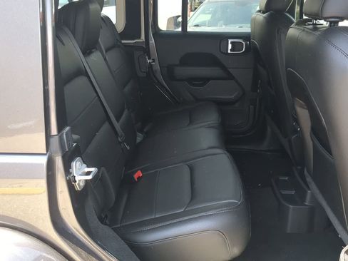 Used 2021 Jeep Wrangler Unlimited Sahara AWD/4WD image 19