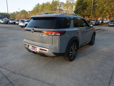 Used 2025 Nissan Pathfinder Platinum image 25