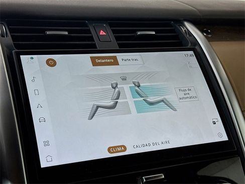 Used 2023 Land Rover Discovery Metropolitan Edition image 18