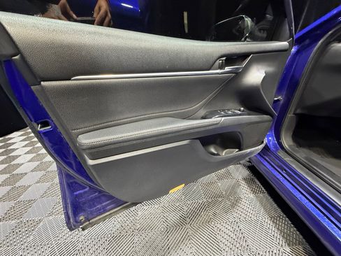 Used 2018 Toyota Camry XLE image 13