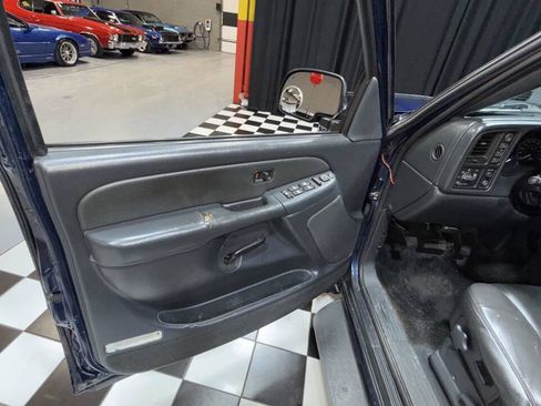 Used 2002 Chevrolet Avalanche 1500 4dr 4WD Crew Cab SB w/ Off-Road Suspension Pkg image 13