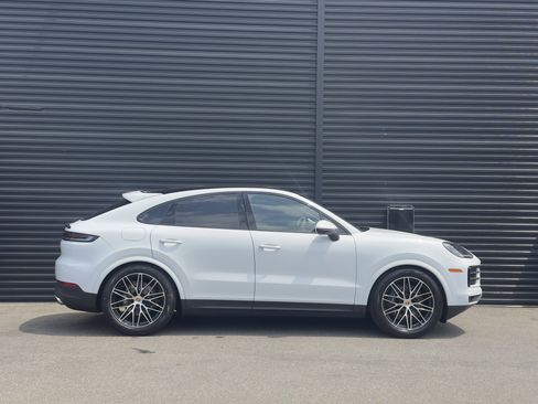 Certified 2025 Porsche Cayenne Coupe AWD/4WD image 8