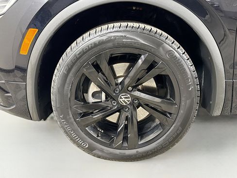 Certified 2023 Volkswagen Tiguan SE R-Line image 29