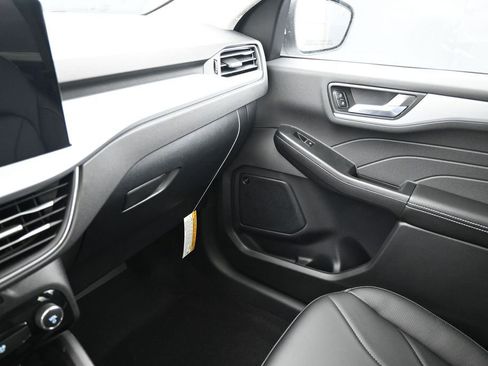 New 2026 Ford Escape SE w/ PHEV Premium Package FWD image 29