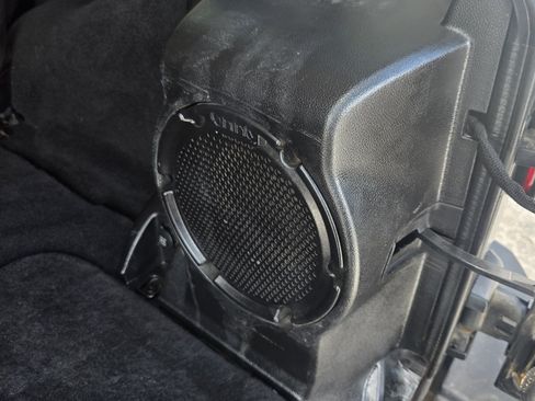 Used 2012 Jeep Wrangler Unlimited Rubicon w/ Connectivity Group AWD/4WD image 8