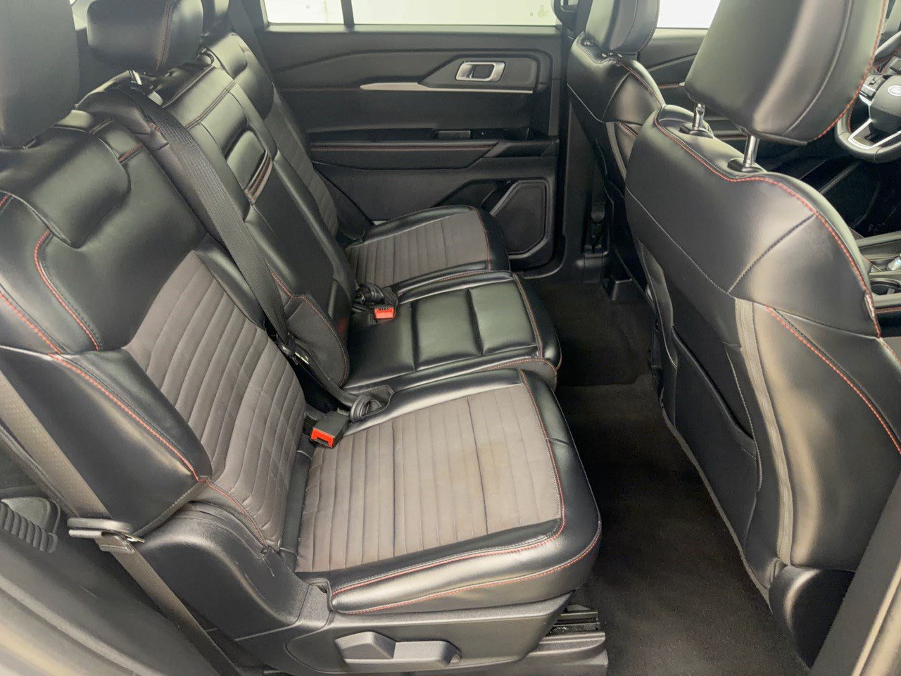 Used 2025 Ford Explorer ST-Line w/ ST-Line Street Pack AWD/4WD image 29