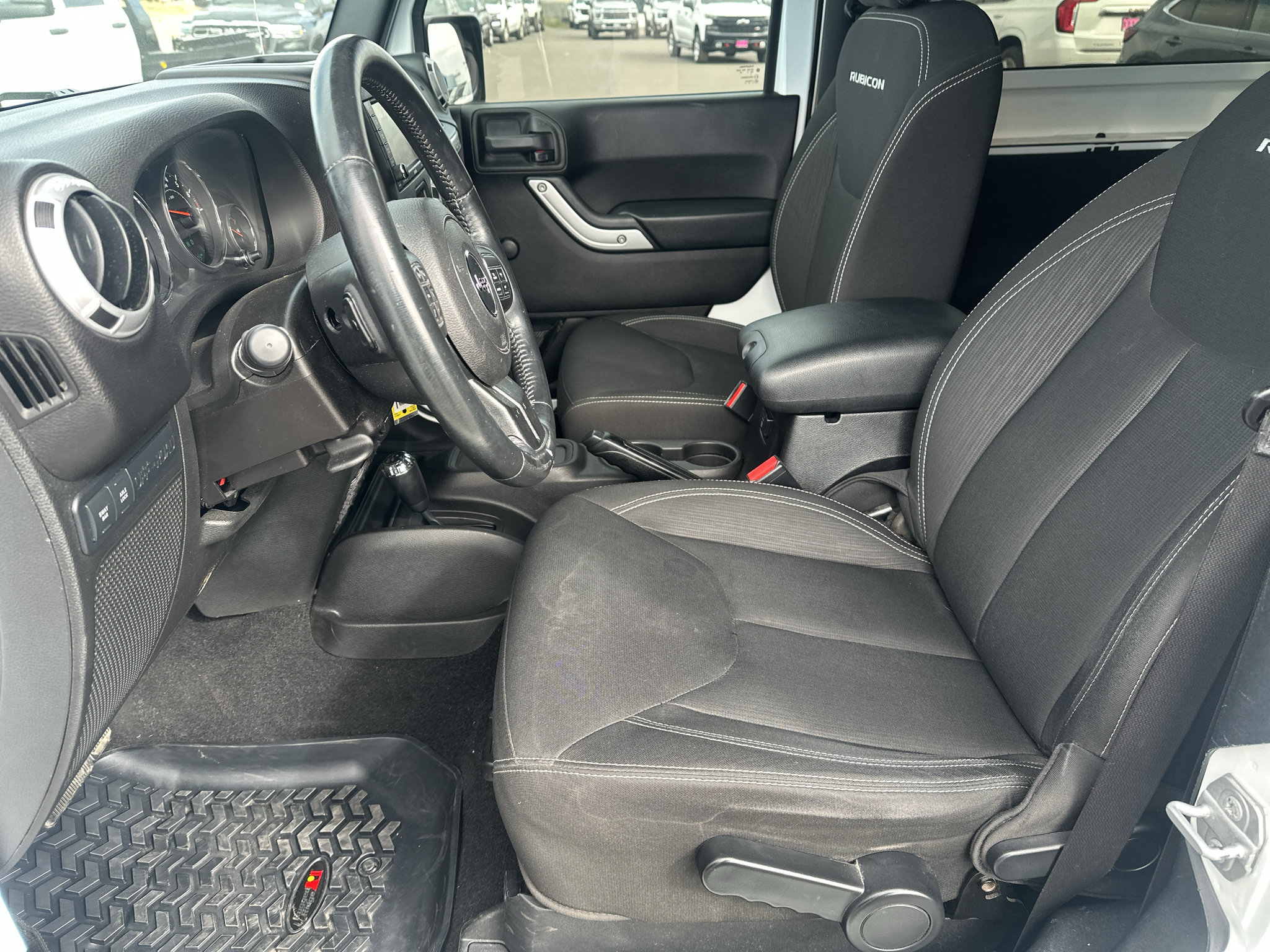 Used 2015 Jeep Wrangler Rubicon w/ Connectivity Group AWD/4WD image 12