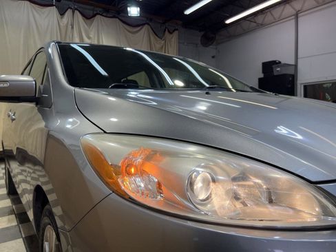 Used 2014 MAZDA MAZDA5 Sport image 6