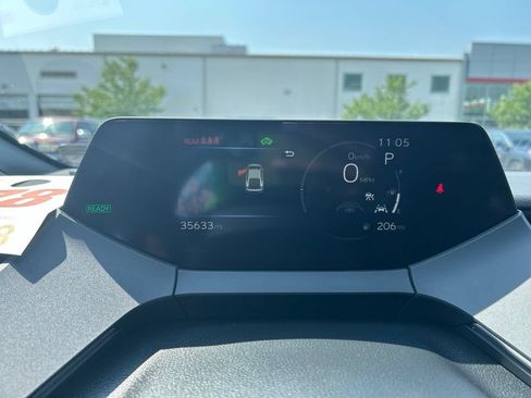 Used 2023 Toyota Prius XLE FWD image 6