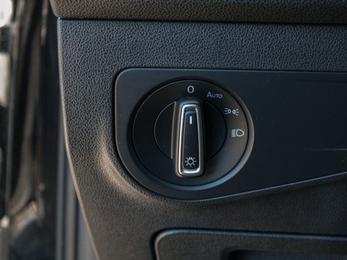 Used 2019 Volkswagen Tiguan SEL AWD/4WD image 11