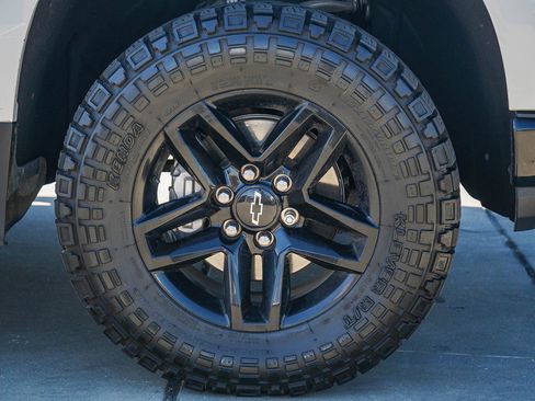 Used 2021 Chevrolet Silverado 1500 LT Trail Boss w/ Convenience Package II image 10