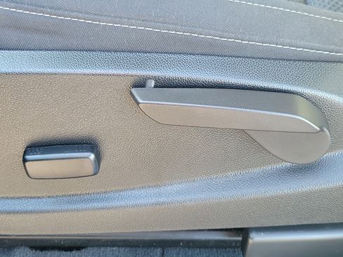 Used 2022 Chevrolet Colorado LT w/ LT Convenience Package image 17