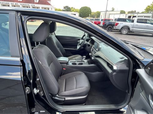 Used 2025 Nissan Altima 2.5 SV FWD image 12