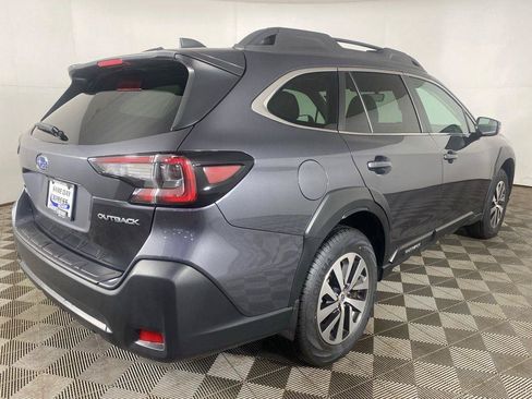 Used 2025 Subaru Outback Premium AWD/4WD image 9