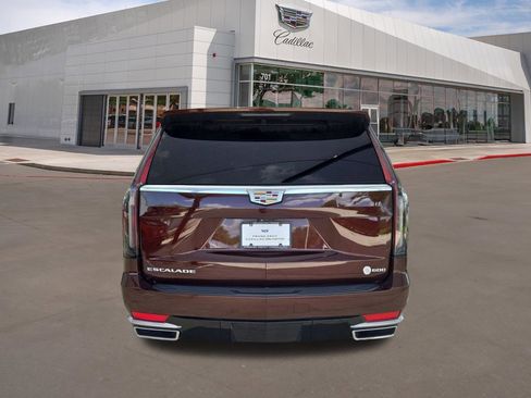 Used 2023 Cadillac Escalade Premium Luxury RWD image 5