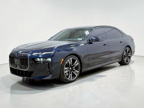 Used 2025 BMW 760i xDrive AWD/4WD image 8