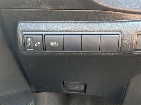 Used 2021 Toyota Corolla LE image 20