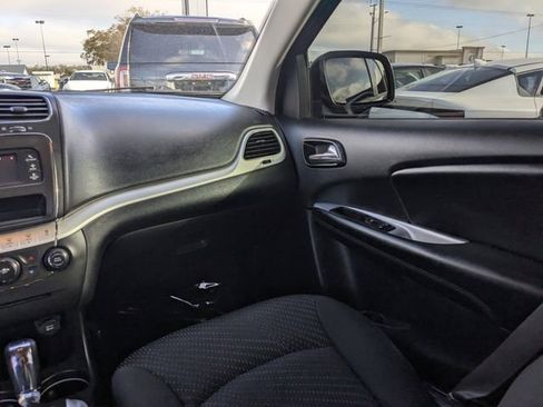 Used 2018 Dodge Journey SE w/ Blacktop Package image 12