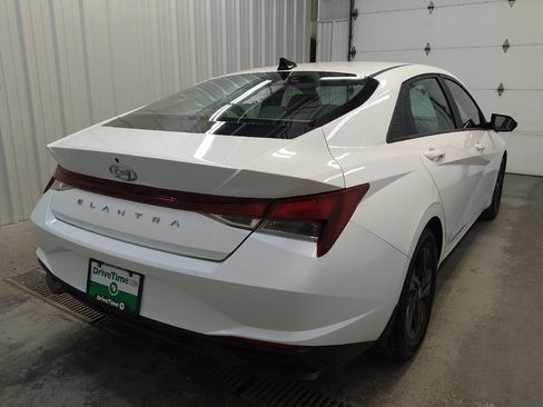 Used 2022 Hyundai Elantra SEL w/ Convenience Package FWD image 9