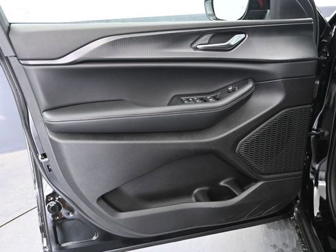 New 2025 Jeep Grand Cherokee L Altitude image 19