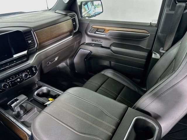 Used 2024 Chevrolet Silverado 1500 High Country AWD/4WD image 25