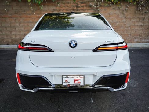 Used 2023 BMW i7 xDrive60 image 8