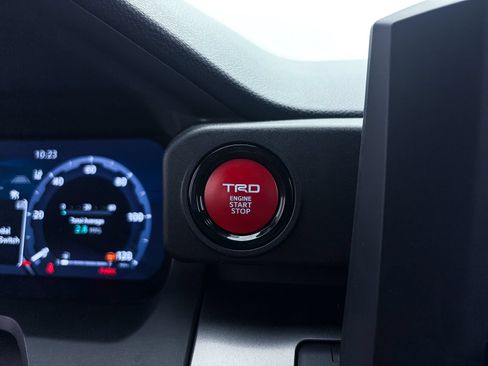 Used 2025 Toyota Tacoma TRD Off-Road AWD/4WD image 24
